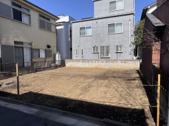 南南西側道路（幅員4m）のため、日当たり良好です。
