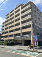 南側に他の建物がないため、開放感のある日当たりの良い立地です。
２階部分の一番右側角。