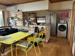 洗濯機は、キッチン横にあります。