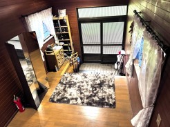 古家の室内。玄関ホール
