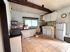 キッチンスペースです。荷物は処分してお渡しします。