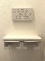１階２階のトイレは、ダブルのペーパーホルダーとウォシュレットの壁付け操作パネルがついています。