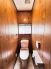 １階のトイレです。壁が木目で手入れしやすいです。