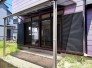 １階庭の部分はサンルーフがついてます。洗濯物を干していて、急な雨がふっても安心です。