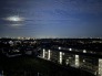 現地からの夜景です。花火大会の季節になると、東京湾沿いの花火大会が遠望できます。