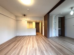 バルコニーから見た理にbbぐダイニングです。